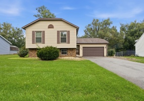 17524 Willowbrook Drive, Lowell, Indiana, 4 Bedrooms Bedrooms, 9 Rooms Rooms,2 BathroomsBathrooms,Residential,For Sale,Willowbrook,NRA846297