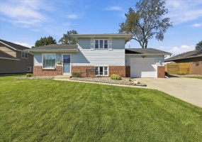 818 Ernest Street, Griffith, Indiana, 2 Bedrooms Bedrooms, 7 Rooms Rooms,2 BathroomsBathrooms,Residential,For Sale,Ernest,NRA846301