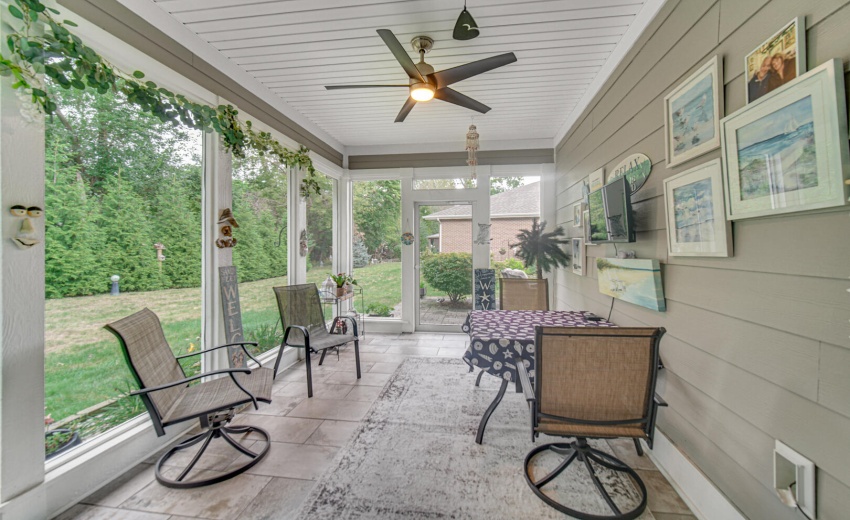 Screened-in Porch