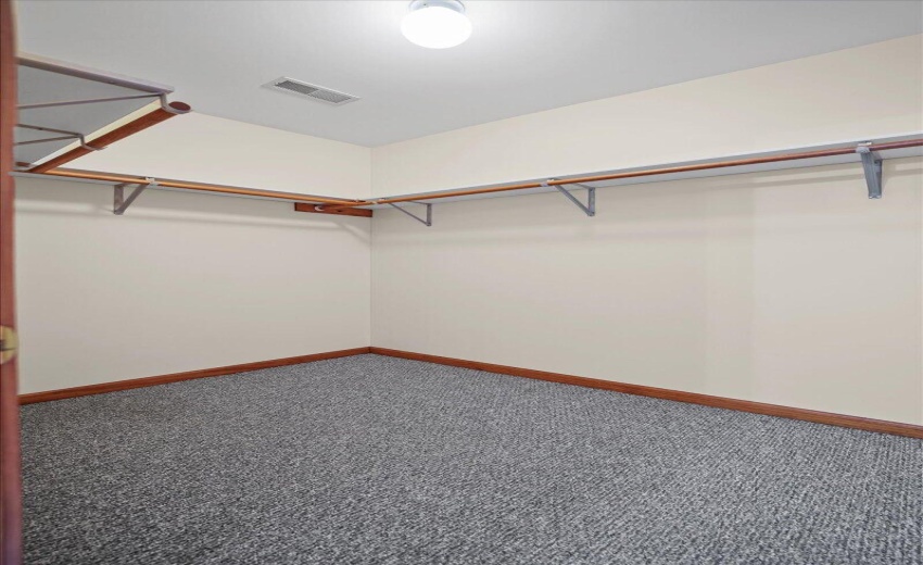 Walk in closet -Kleinman