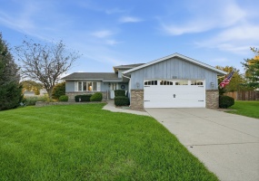 9765 135th Place, Cedar Lake, Indiana, 4 Bedrooms Bedrooms, 7 Rooms Rooms,2 BathroomsBathrooms,Residential,For Sale,135th,NRA846477