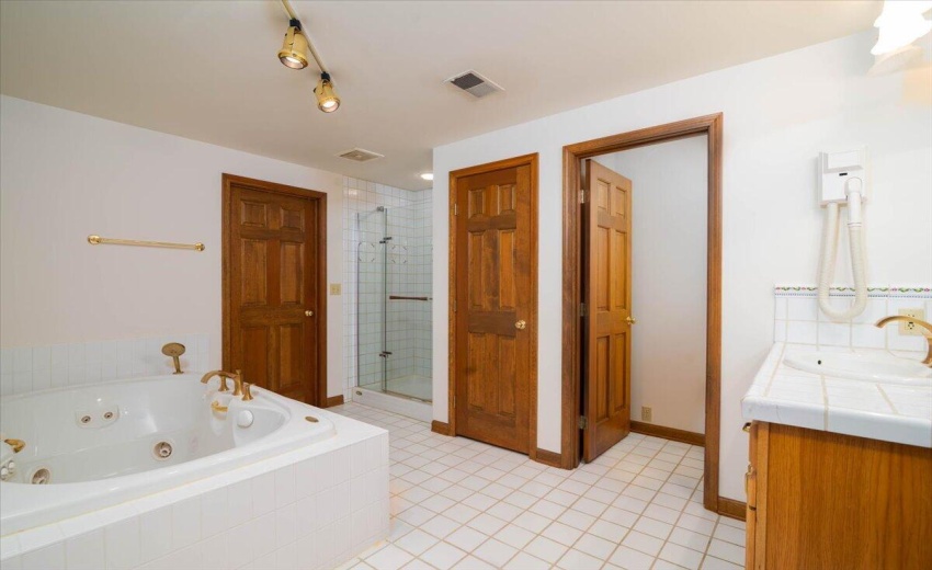 22-1355 Cypress Creek Ct-21