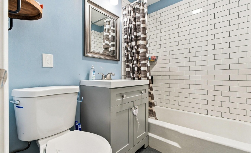 Main-floor full bath