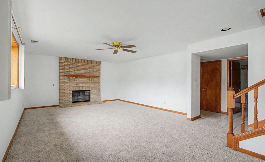 Fresh paint and carpeting lower level