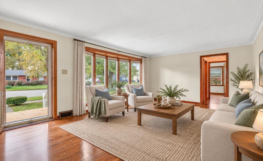 Warm transitional living room