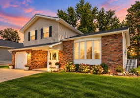 2477 Lakeshore Drive, Crown Point, Indiana, 4 Bedrooms Bedrooms, 10 Rooms Rooms,2 BathroomsBathrooms,Residential,For Sale,Lakeshore,NRA846882