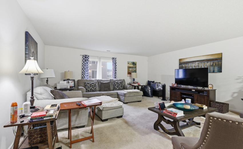 31-web-or-mls-Photo Oct 15 2026, 8 31 37