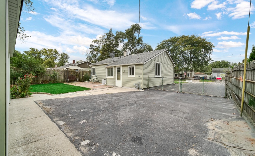 17 7807 Walnut