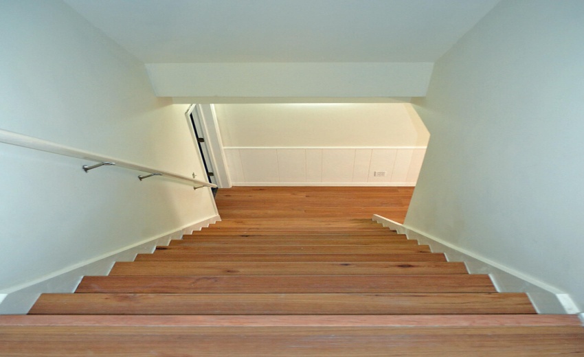 STAIRS DOWN TO BASEMENT