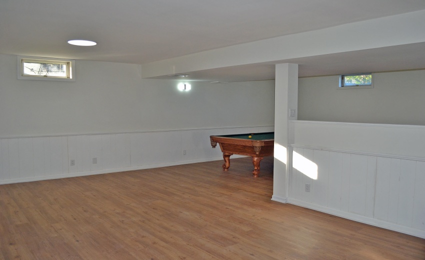 BASEMENT REC ROOM