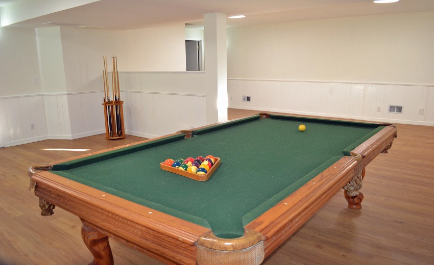 BASEMENT POOL TABLE INCLUDED