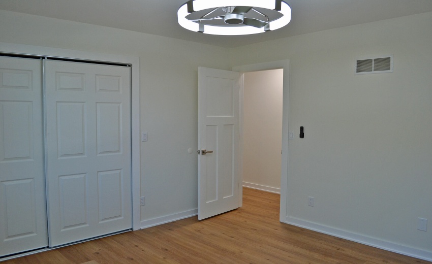 BR 3 DOUBLE CLOSET