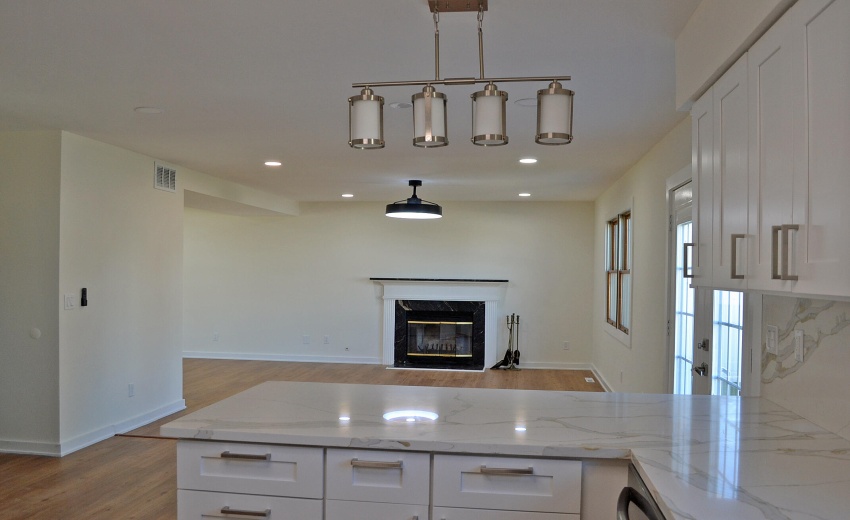 KITCHEN ISLAND TO FAMILY ROOM