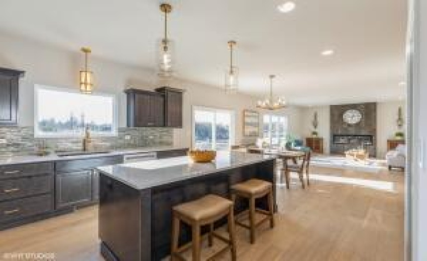 Open kitchen to family room