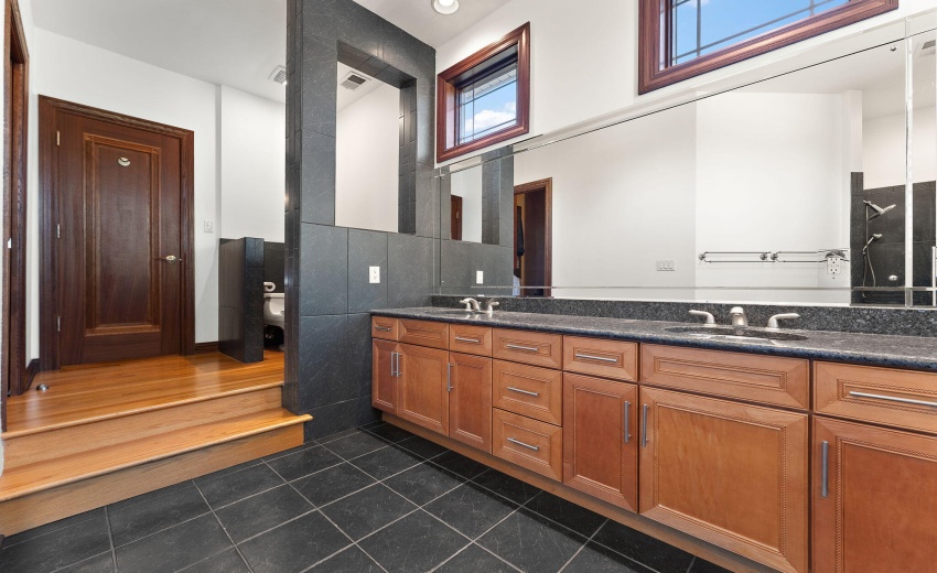Master Vanity