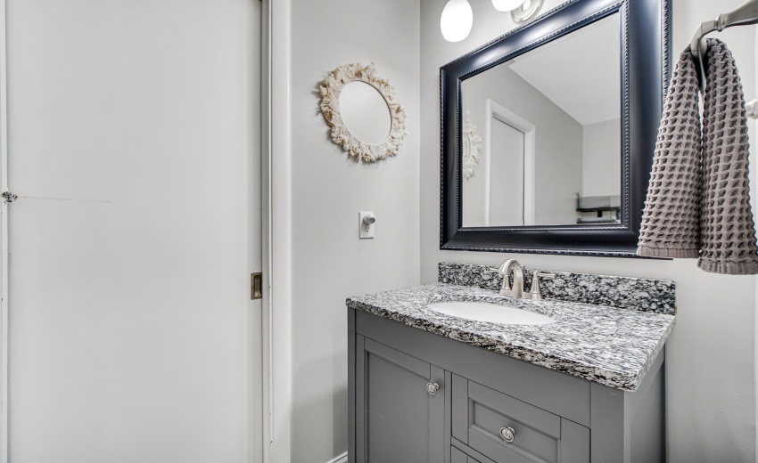 1/2 Bath