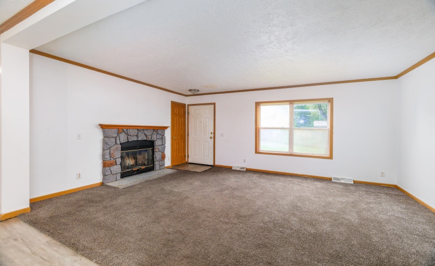 106 W Allen St Kentland-1