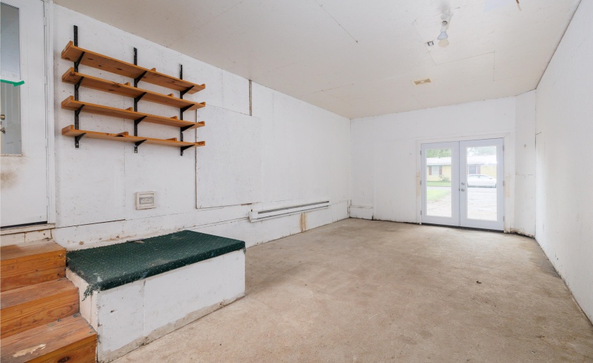 106 W Allen St Kentland-21