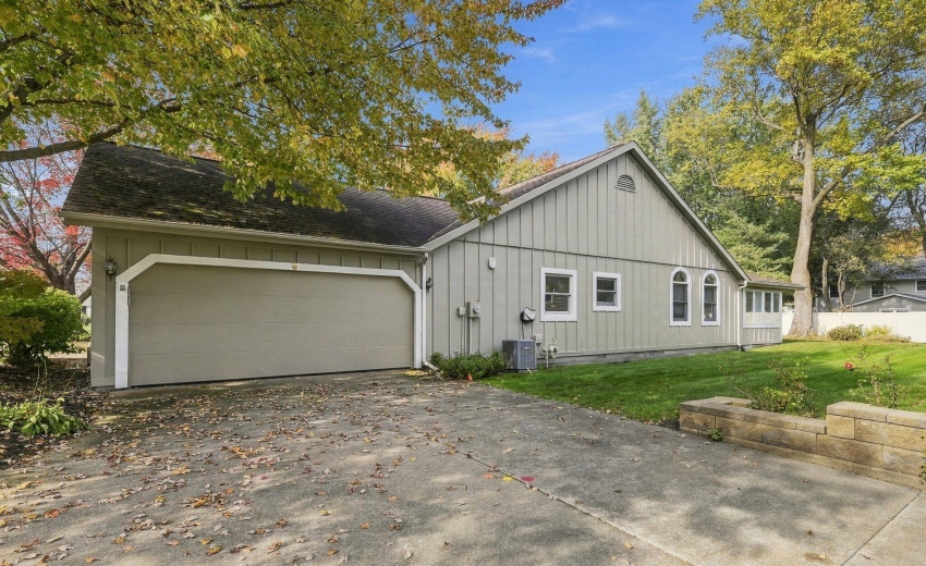 23-web-or-mls-9_Muirfield_Dr_Michigan_Ci