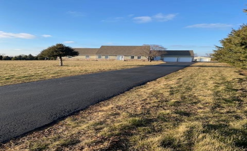 FULL LENGTH ASPHALT DRIVEWAY TO HOME AND BUILDING