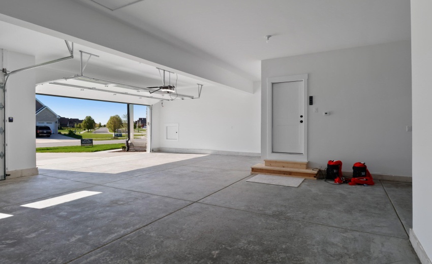 Over 1000sf Garage
