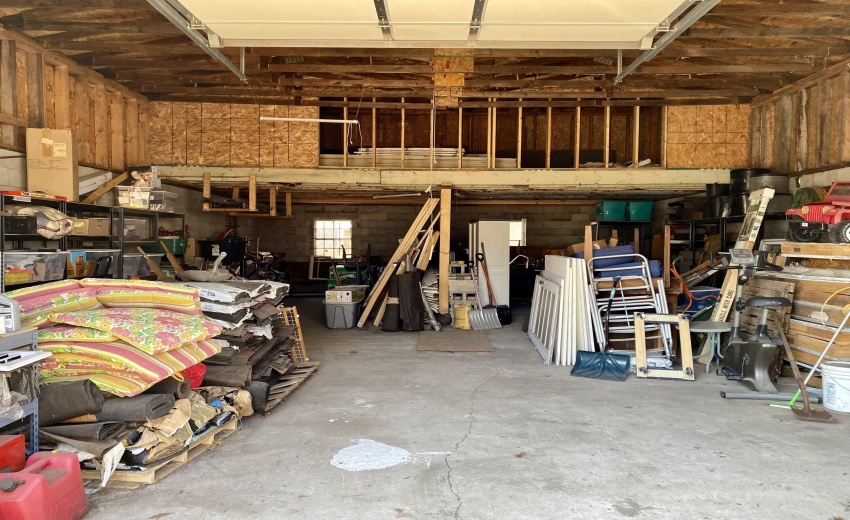 Garage w/ loft