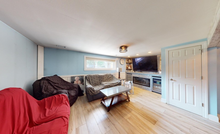 327-S-18th-St-08122024_152428