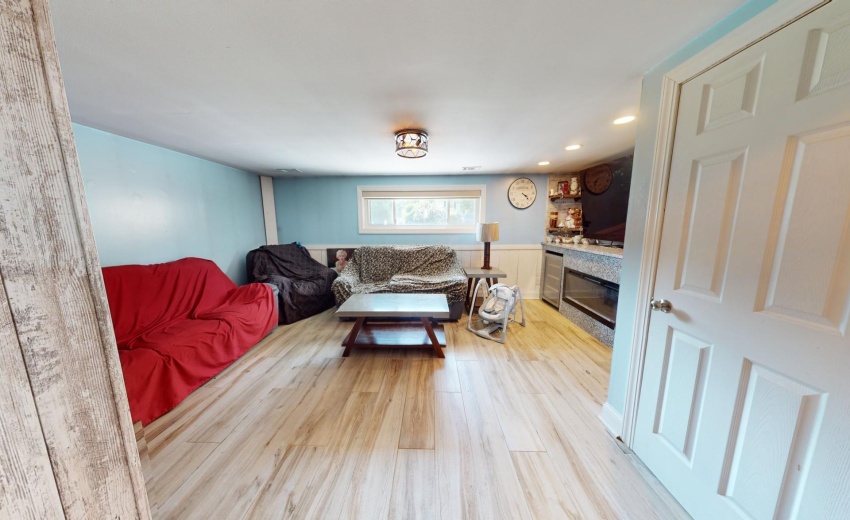 327-S-18th-St-08122024_152147