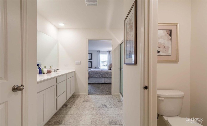 Full bathroom in Primary Bedroom