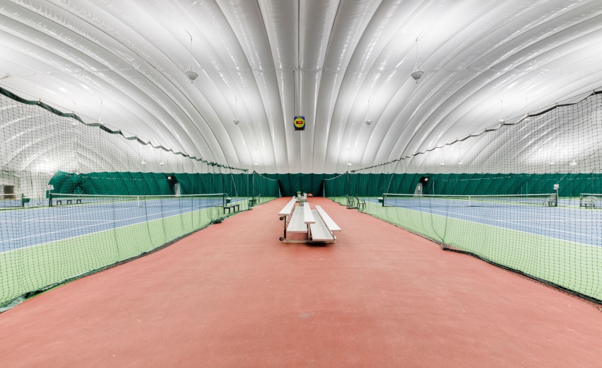 18._the_courts_tennis__court_bubble_seat