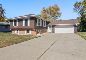 716 Stewart Drive, Rensselaer, Indiana, 3 Bedrooms Bedrooms, 9 Rooms Rooms,3 BathroomsBathrooms,Residential,For Sale,Stewart,NRA811979