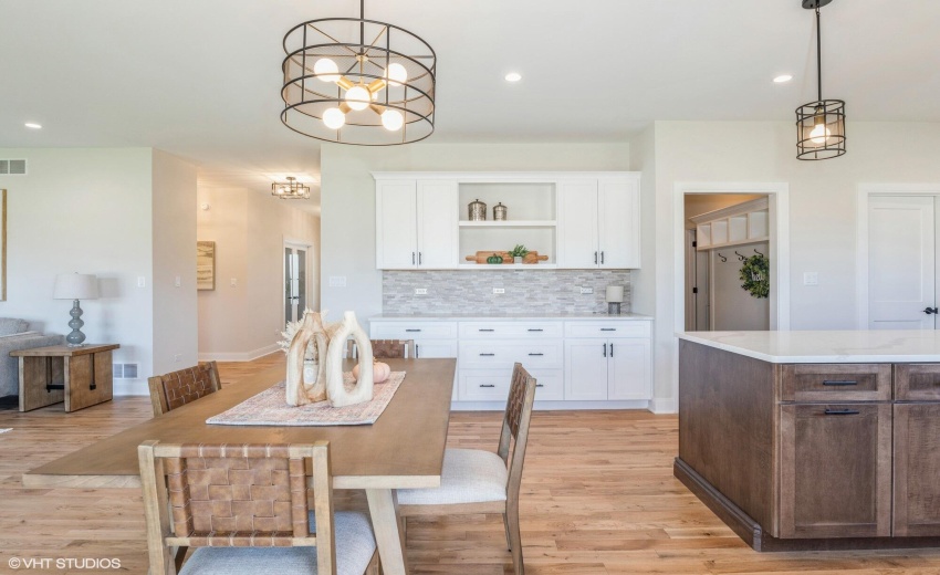 10_13452LakesideAve_2_DiningRoom_MRED_20