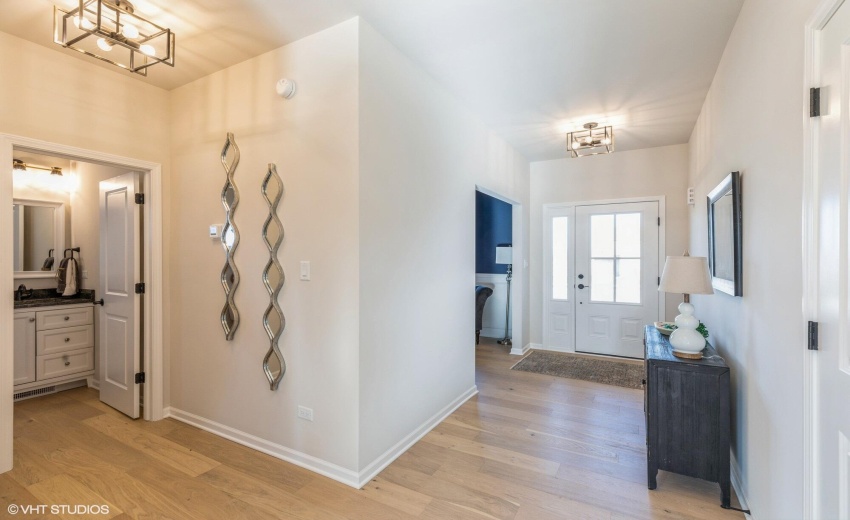 02_131777thPlace_32_Foyer_MRED_2000x1333