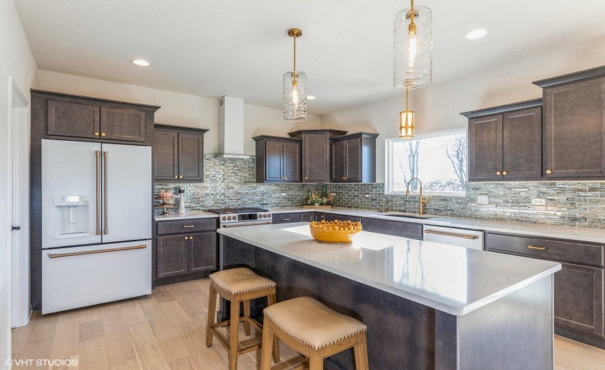 05_131777thPlace_5_Kitchen_MRED_2000x133