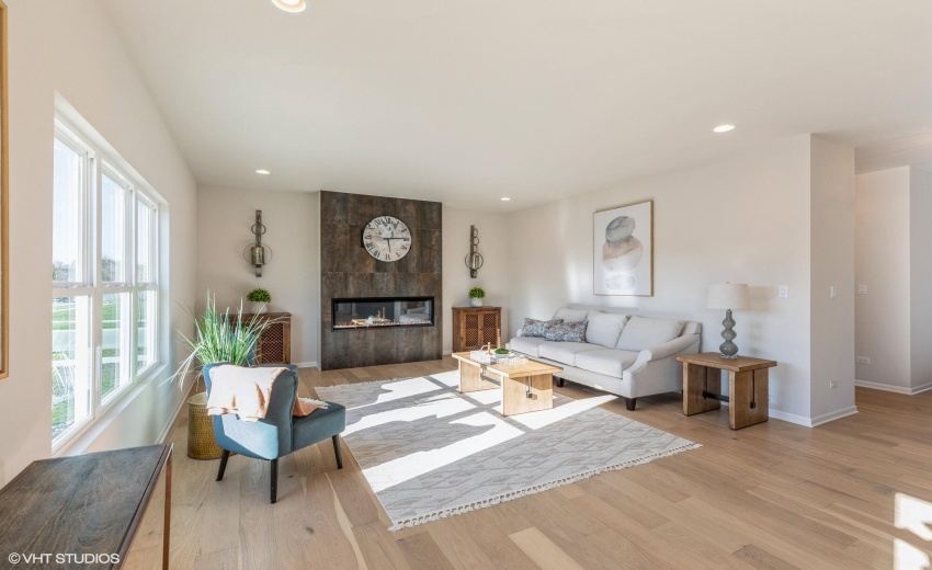 04_131777thPlace_165_LivingRoom_MRED_200