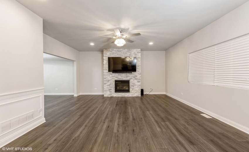 03_7610GrantStreet_1_LivingRoom_MRED_200