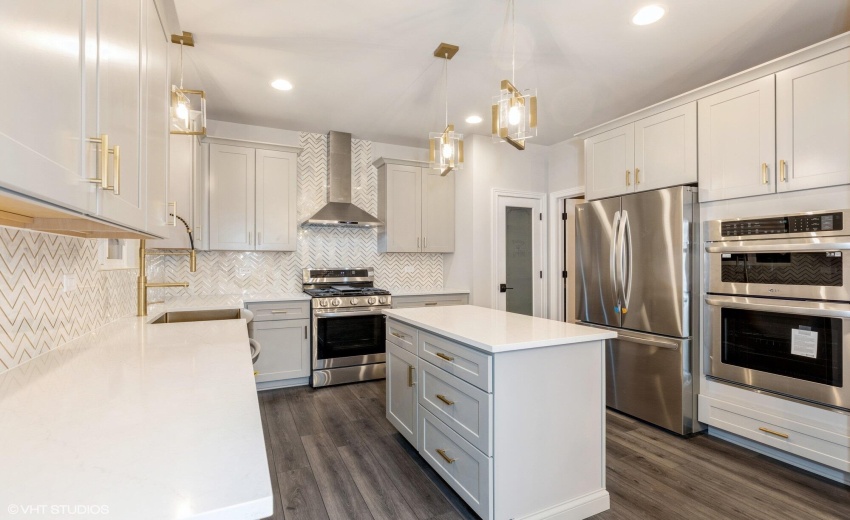 05_7610GrantStreet_177001_Kitchen_MRED_2