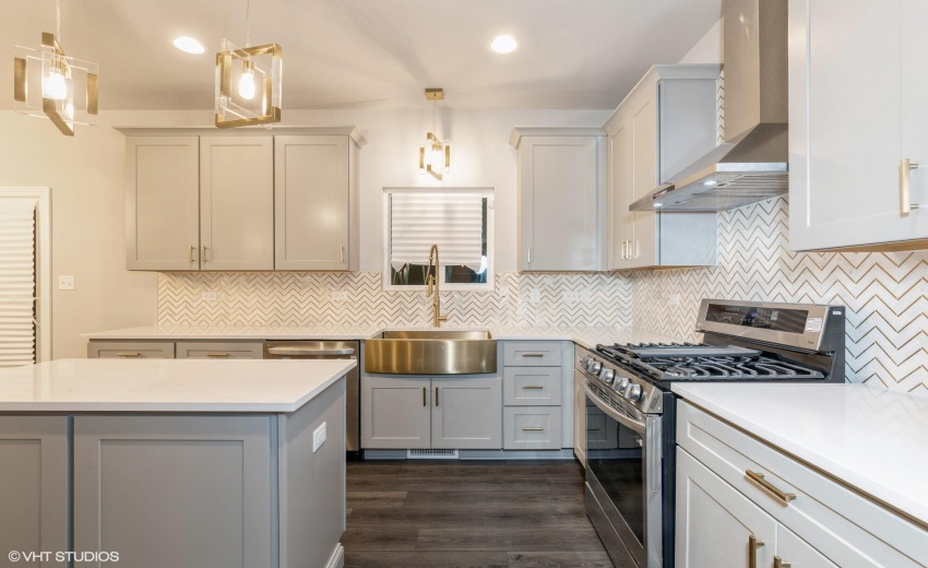 06_7610GrantStreet_177003_Kitchen_MRED_2