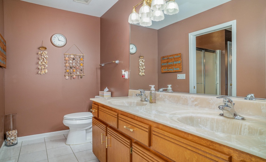 Master Suite Bathroom - Main Level