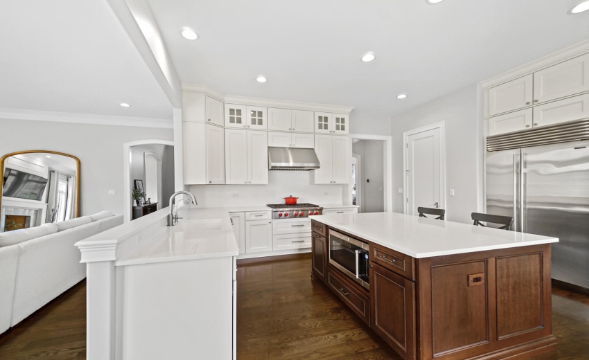 Spacious Kitchen with Breakfast Bar