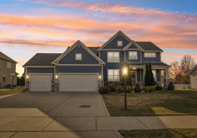324 Milford Haven Way, Munster, Indiana, 5 Bedrooms Bedrooms, 14 Rooms Rooms,4 BathroomsBathrooms,Residential,For Sale,Milford Haven,NRA814337