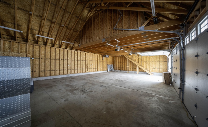 Garage interior (lower)
