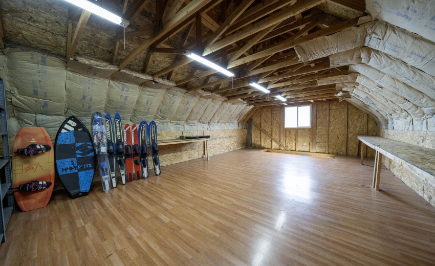 Garage upper