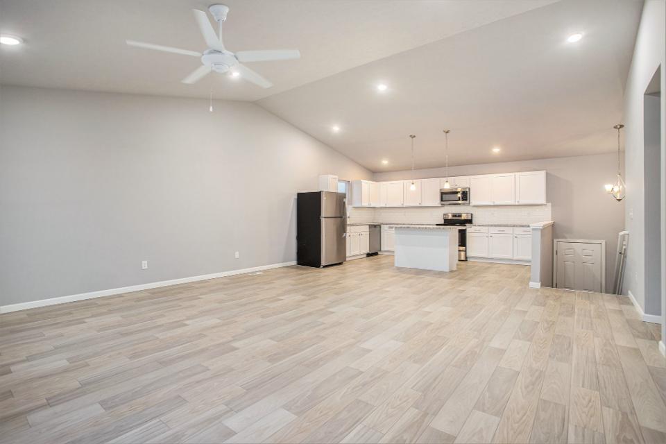 3-CCF024-i2060-Great Room2
