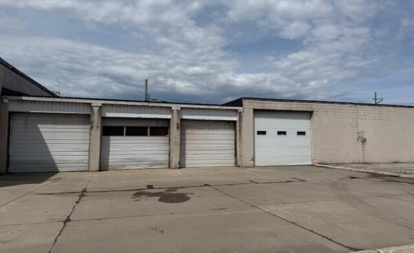 Bldg B ovrhd doors