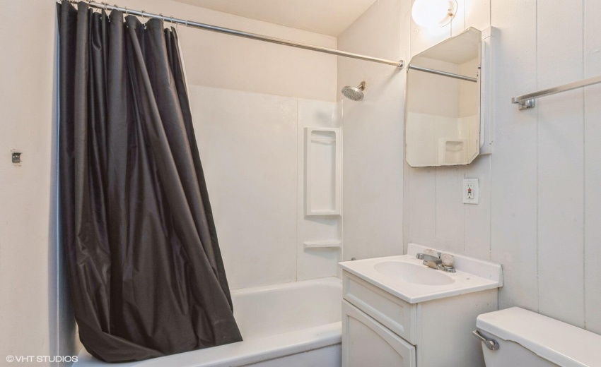10_508ParksideAve_8_Bathroom_Large