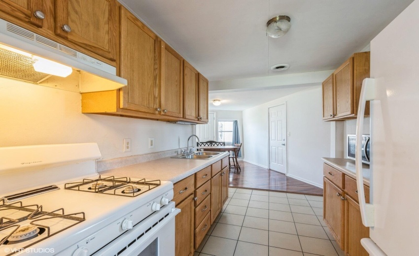 04_508ParksideAve_5_Kitchen_Large