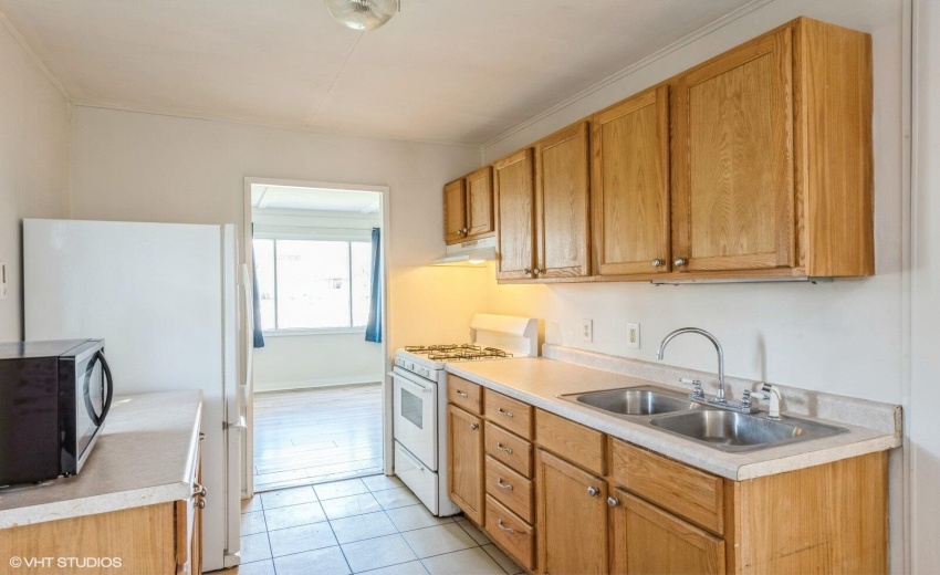 05_508ParksideAve_177002_Kitchen_Large