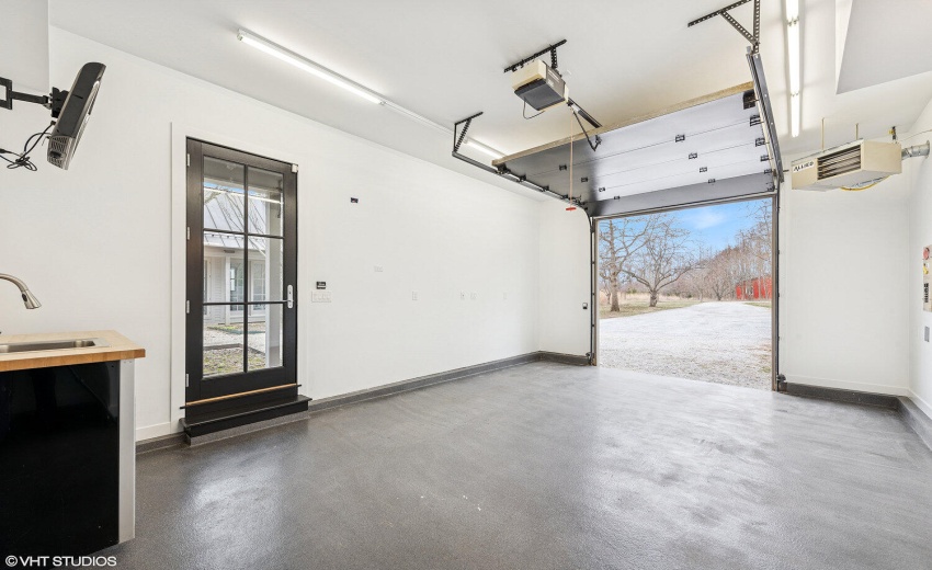 49_126W625N_2069_FinishedGaragewithStudi