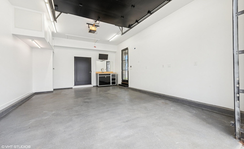 48_126W625N_2068_CourtyardGarageStudio_H